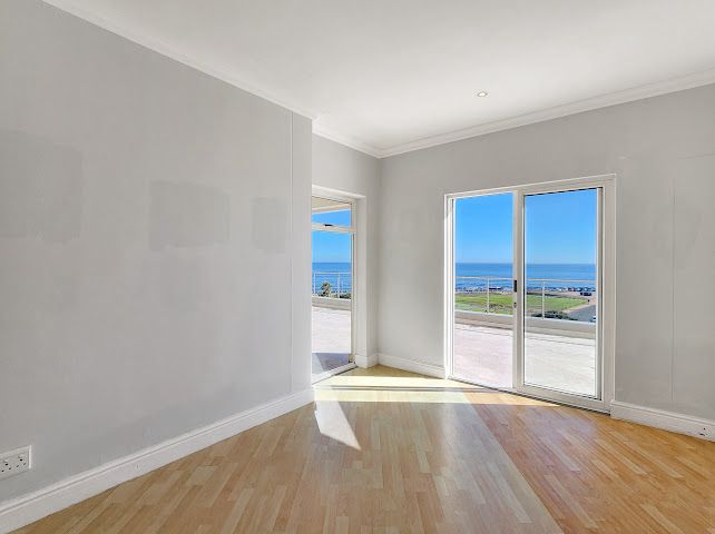 To Let 3 Bedroom Property for Rent in Mouille Point Western Cape